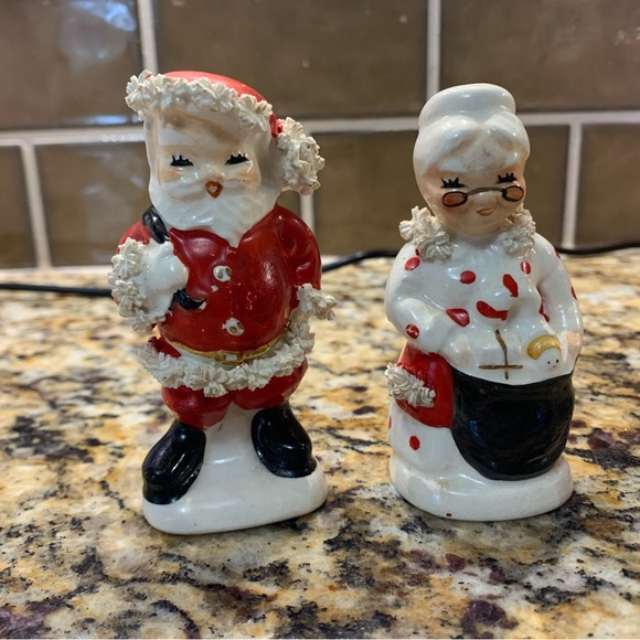 VTG 1950’s Napco Mr and Mrs Clause spaghetti trim salt and pepper shaker set - Picture 1 of 9